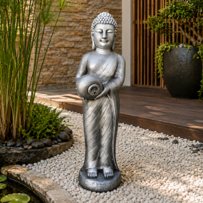 Mulher buda em pé